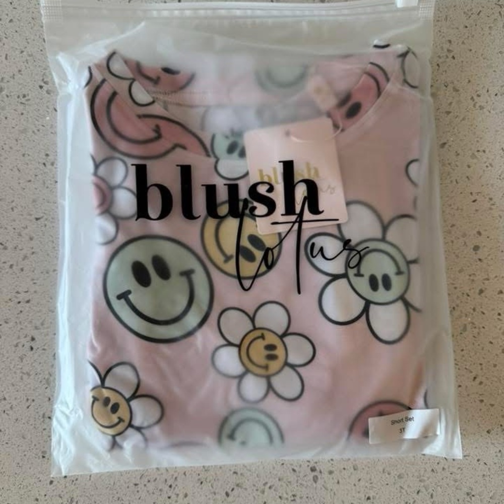 Happy face short set